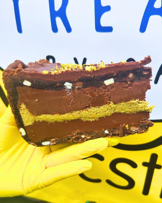Pistachio kunafa cookie pie