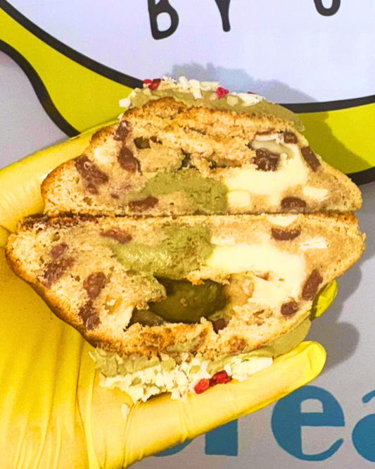Pistachio and White chocolate stuffed cookie