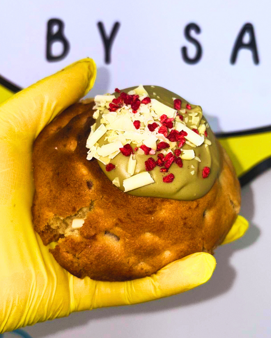 Pistachio and White chocolate stuffed cookie
